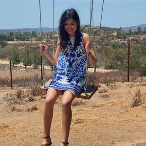 Meet your Posher, Abril